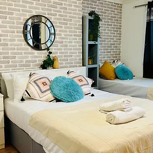 Whites Bed & Breakfast London